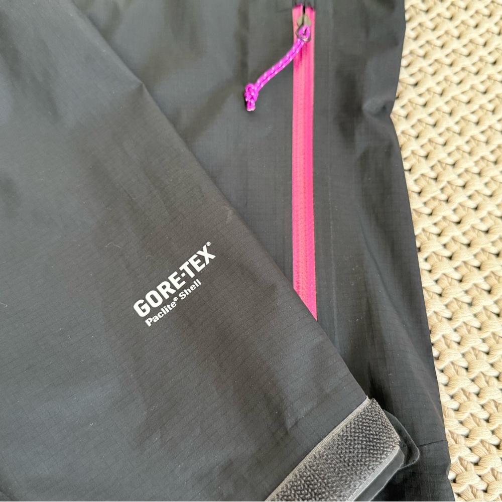 The North Face Summit Series GORE-TEX Rain Jacket | Women’s Small | Waterproof - Picture 3 of 9